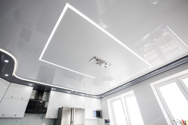 Фото глянцевого натяжного потолка