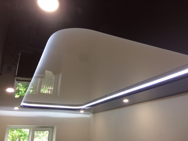 Натяжные потолки с подсветкой
