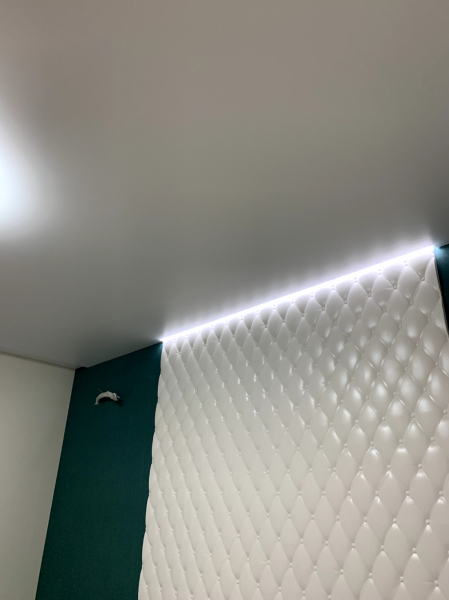 Натяжные потолки с подсветкой